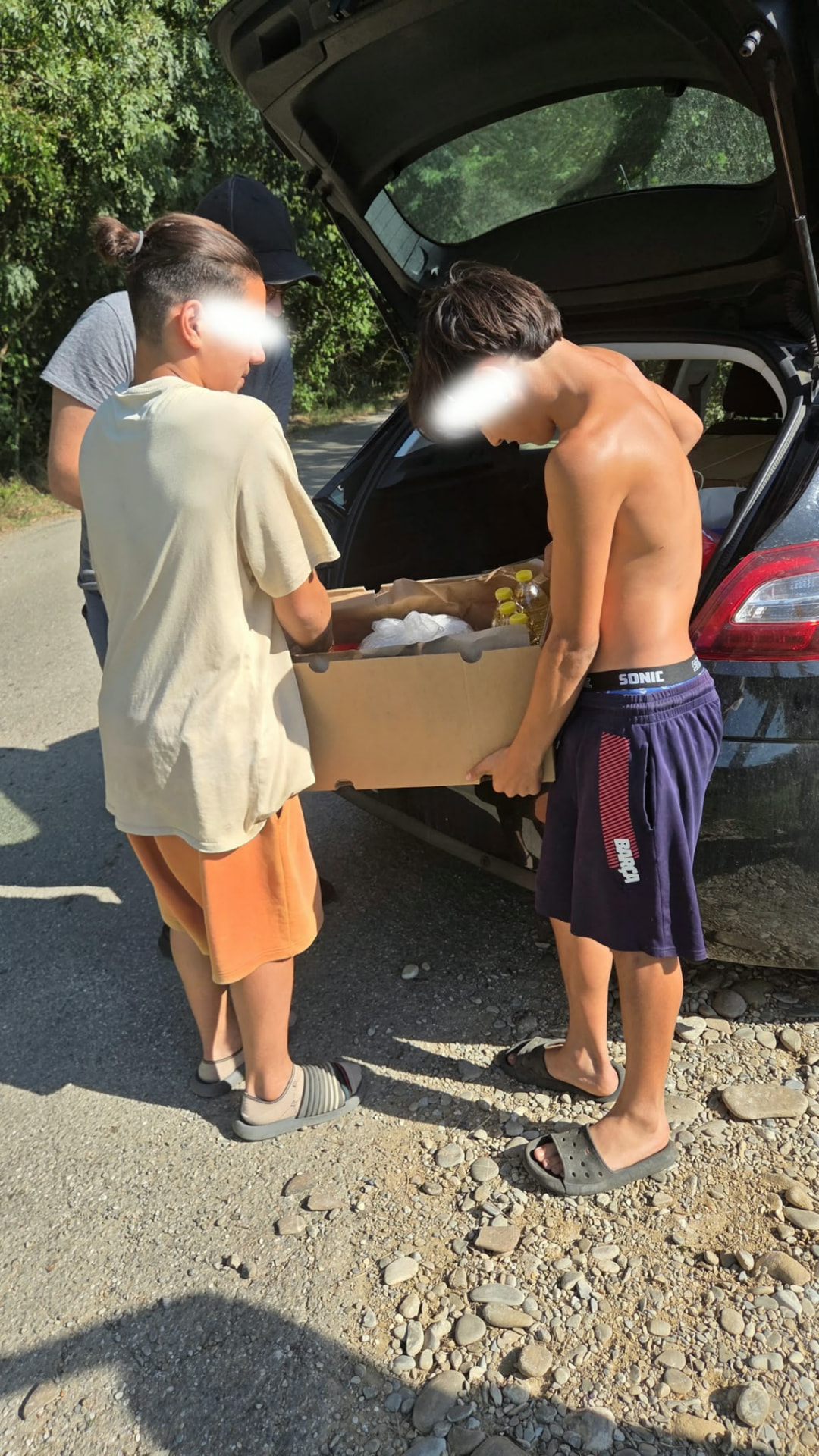 Pachetele sunt încărcate pentru livrare