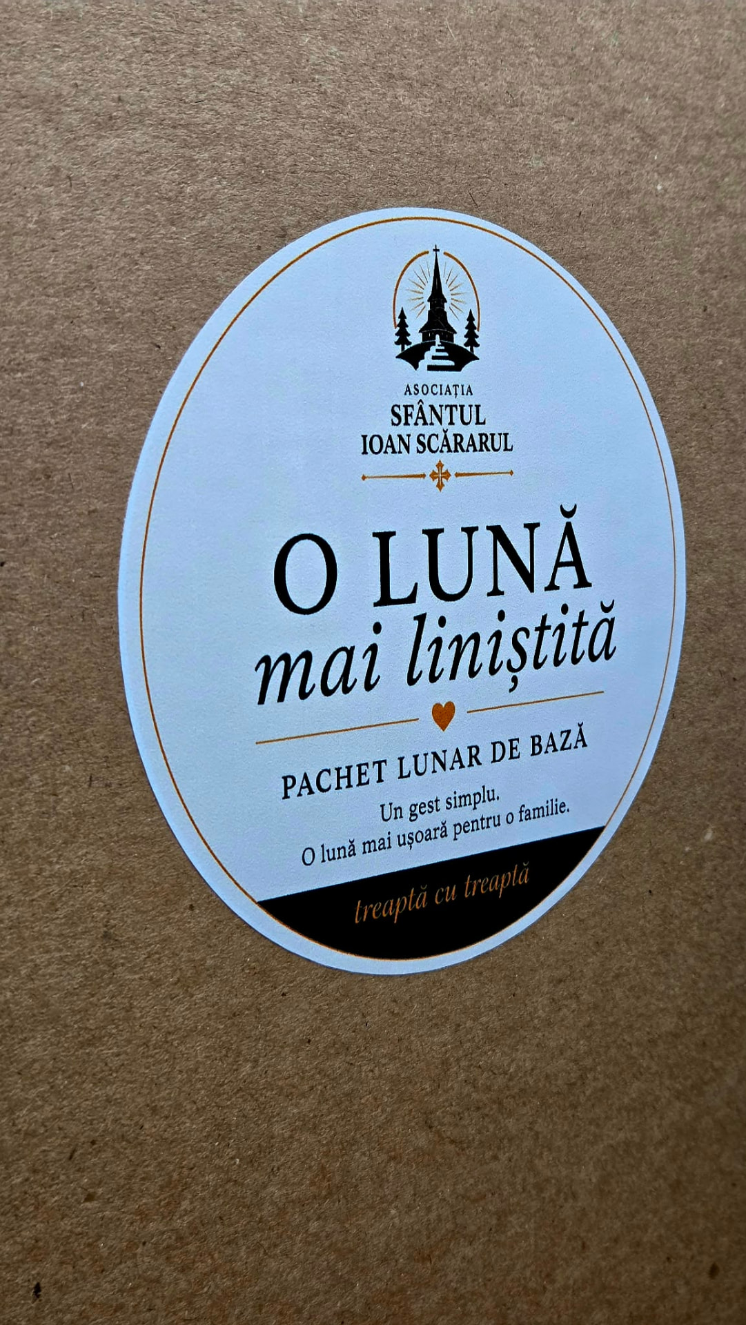 Eticheta programului O lună mai liniștită pe cutia pachetului