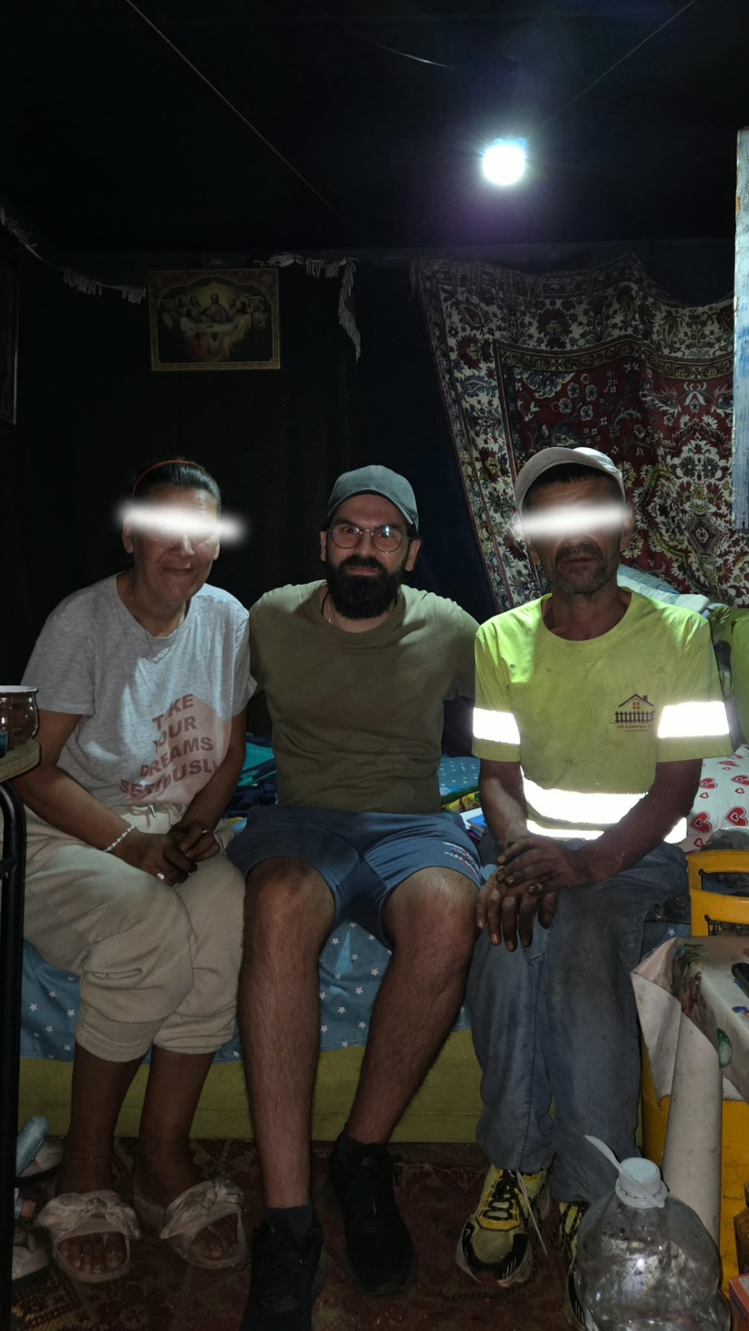 Discuție cu o familie, la ea acasă